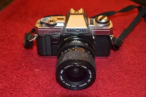 Minolta X-300,m.Tasche,Nr., 2 Objekt.u.a Exacta 37-70 mm 1:3,5-4.8 Ø 52 ,