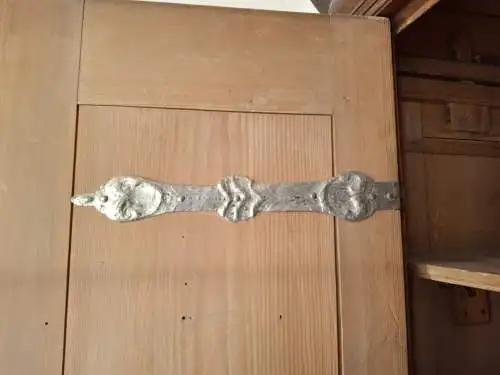 Möbel,Barockschrank 2-türig, Eiche und Tanne, wohl fränkisch, um 1700