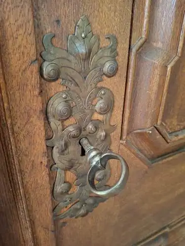 Möbel,Barockschrank 2-türig, Eiche und Tanne, wohl fränkisch, um 1700