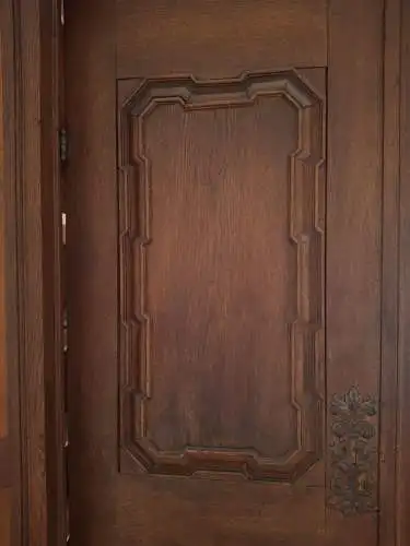 Möbel,Barockschrank 2-türig, Eiche und Tanne, wohl fränkisch, um 1700