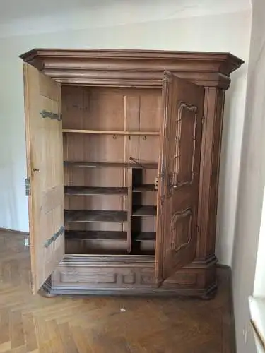 Barockschrank 2-türig, Eiche und Tanne, wohl fränkisch, um 1700