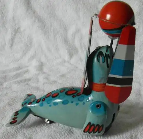 Blechspielzeug Robbe mit Ball mit Federantrieb 