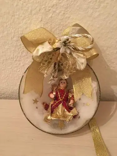 Weihnachten, Weihnachtshalbkugel mit Engel aus Plastik 