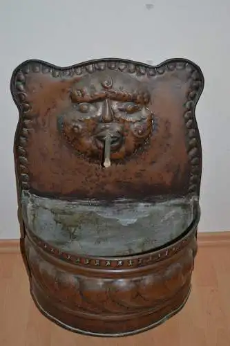 Möbel,Lavabo, ( Wand-Brunnen )  18. Jhdt., Kupfer