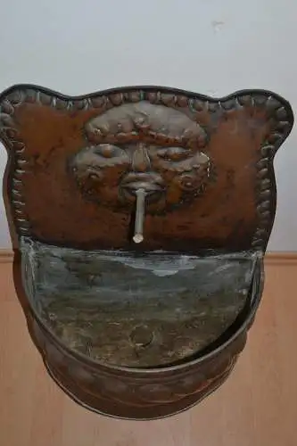 Möbel,Lavabo, ( Wand-Brunnen )  18. Jhdt., Kupfer