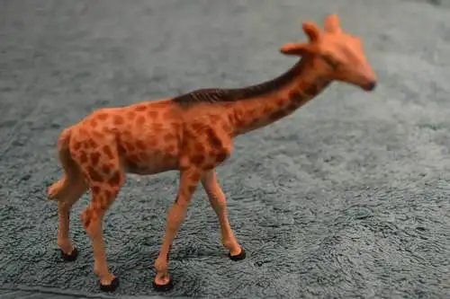 Spielzeugfigur, Tierfigur aus Masse, etwa 1930,Giraffe, handbemalt