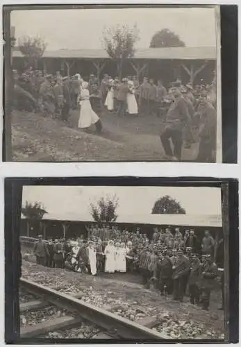 Zwei Original-Photographien 1. Weltkrieg: Gruppe v Soldaten und Sanitätspersonen