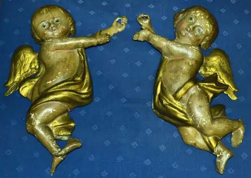 Paar Blech-Putos (Engel),gedrücktes und gefasstes Blech, 19.Jhdt.,alpenländisch