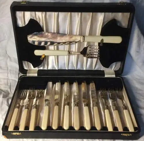 14-teiliges versilbertes Fischbesteck von C. W. FLETCHER & SON LTD