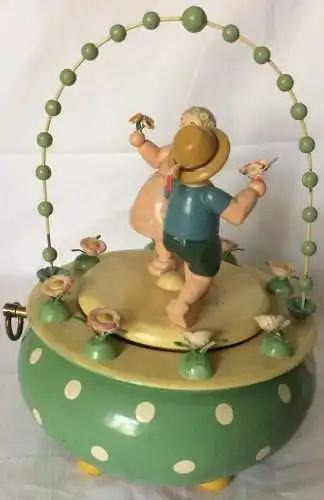 Spieldose "2 Tänzer im Bogen" Marke „expertic“ aus dem Erzgebirge, 1950er  Jahre