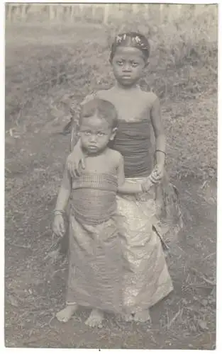 Original-Photographie Zwei Kinder auf Bali, ca. 1910