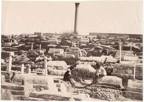 Original-Photographie Pompeys Pillar in Alexandria, ca. 1890