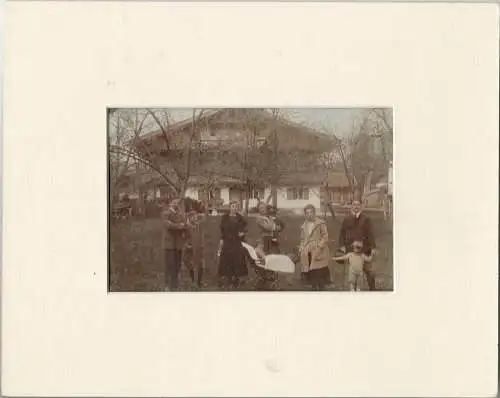 Original-Farb-Photographie, Familienphoto Lenggries, ca. 1920, im Passepartout