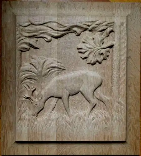 Möbel,Türfüllung / Schrankfüllung Motiv „Äsender Hirsch“ aus hellem Eichenholz
