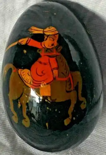 Sehr dekoratives bemaltes Ei aus Holz, zwei Reiter, wohl  Rußland 20.Jhrdt
