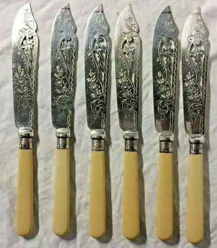 Zwölfteiliges Fischbesteck in Holzkassette, versilbert, gestemp. Sheffield 1915