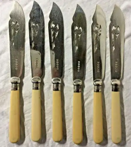 Zwölfteiliges Fischbesteck in Holzkassette, versilbert, gestemp. Sheffield 1915