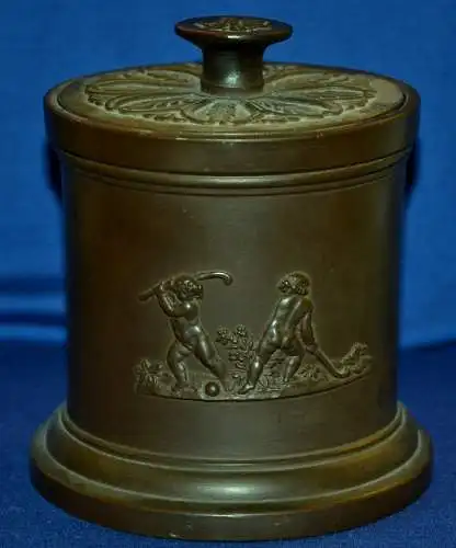 Tabaksdose ,Bunzlau,1820. ( aus Sammlung Lanna )spielende Bachanten 