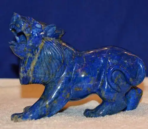 Löwe,Steinfigur,Lapis ?,wohl Asien,Mitte 20. Jhdt.