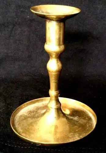 Alter Kerzenständer aus Messing, ca. 1830, 12 cm hoch