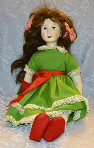   Puppe,Frau,mit Porzellan-Kopf,Arme u.Beine,Stoffkörper um 1950,unbeschädigt 
