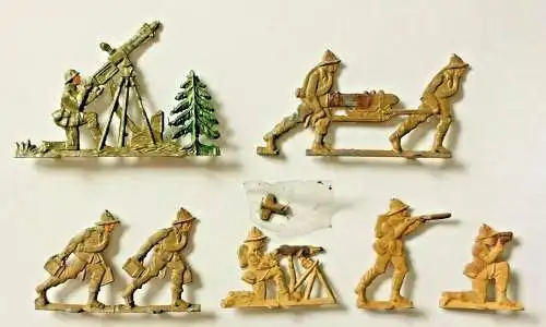 Zinnsoldaten mit versch. Waffen, wahrscheinlich Firma E..Heinrichsen Nürnberg