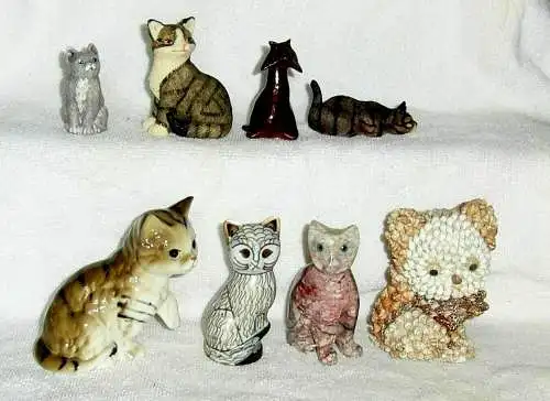 8 Deko-Katzenfiguren ohne Marke aus diversen Materialien