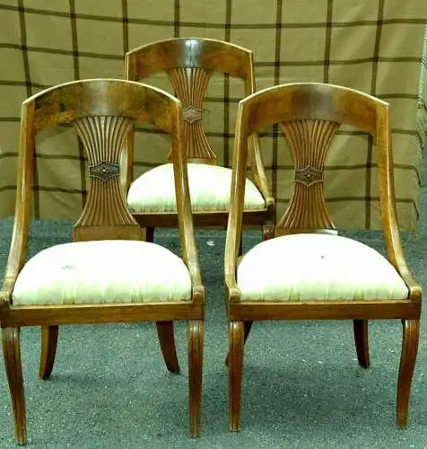 Möbel,Biedermeiersessel,3St.1830,Nussbaum,Konkavgeschw.Rückenlehne,f.Restaurator