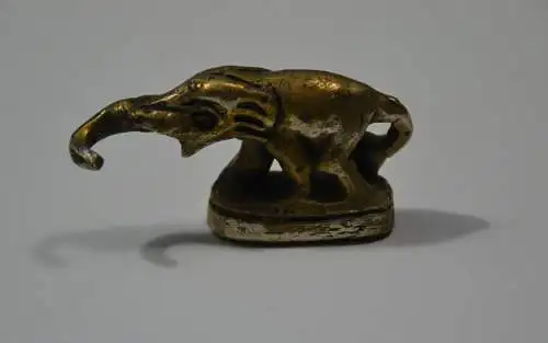 Elefant aus Messing, teilvergoldet, Vitrinenobjekt, 