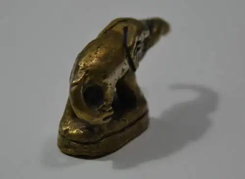 Elefant aus Messing, teilvergoldet, Vitrinenobjekt, 