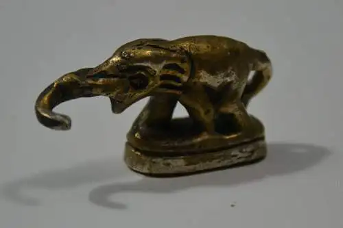 Elefant aus Messing, teilvergoldet, Vitrinenobjekt, 