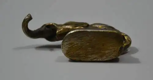 Elefant aus Messing, teilvergoldet, Vitrinenobjekt, 