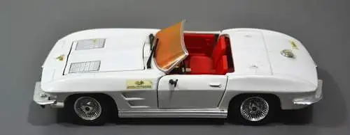 Modellauto "Corvette Stingray", aus Metall und Kunststoff