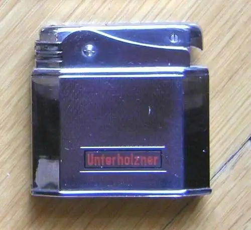 Benzinfeuerzeug Marke „Augusta Automatic“,unbenützt, wohl 50er Jahre