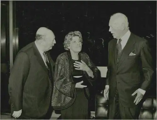 Original-Photographie Marianne Hoppe und Curd Jürgens von S. Walter