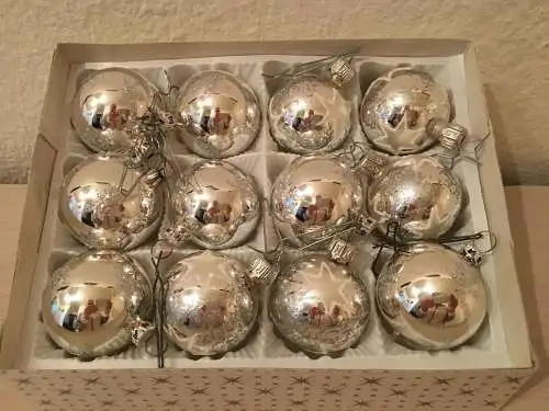 Baumschmuck, 12  Kugel aus Glas, mit verschiedenen Motiven,zum Aufhängen