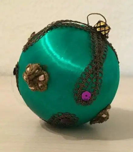 Weihnachtsschmuck, Weihnachtskugel, ummantelt mit Seide und Pailletten,grün 