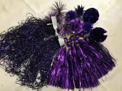 Weihnachtsschmuck,aus Lametta,lila,ca.35 St,20.Jhdt