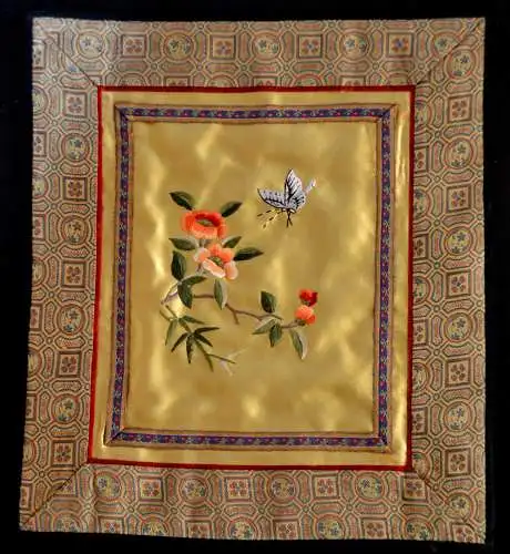 Japan,gestickte Blumen auf Seide,19.Jhdt