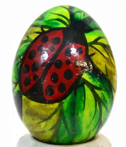Osterei,klein,Holz,rote Grundfarbe, Ornamente in blau,gelb und weiß, 