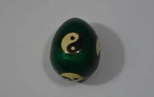 Messingei mit Porzellan, handbemalt, Ying und Yang