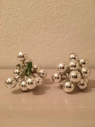 Weihnachtsschmuck, 24 silberne Kugeln, aus Glas