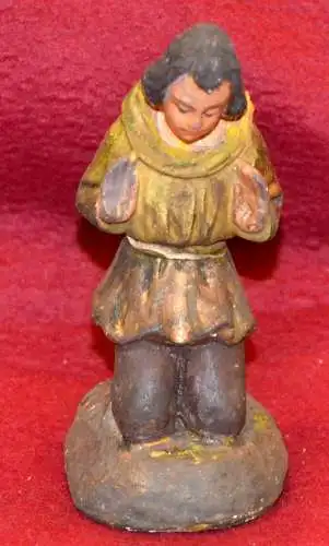 Krippenfigur,Kniender Knabe.Gips,koloriert, Höhe10 cm,1950 H.v.M 