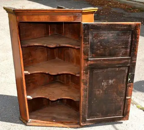 Möbel, Eckschränkchen,Hängeschrank,Weichholz lasiert,England 19.Jhdt,