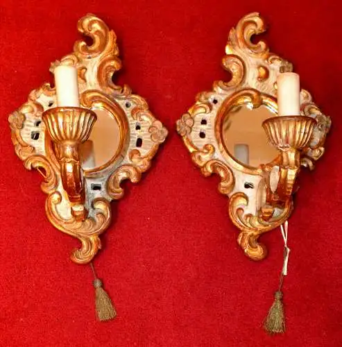 Paar Wandlampen, Holz geschnitzt und vergoldet uns weiß, um 1900,süddeutsch