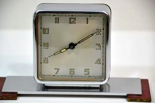 Tischuhr,1920,Alarmfunktion,Metall verchromt,deutsch,DRGM