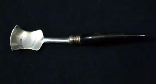 Zuckerlöffel,  Metall versilbert, Horngriff, sehr dekorativ