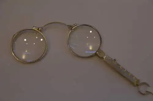 Brille, Klappbrille, Lorgnon, Horn, Rahmen vergoldet