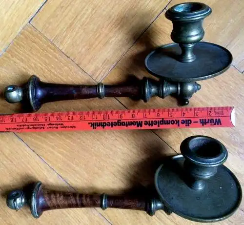 Zwei Klavierleuchter aus Metall, ohne Marke, ca. 1900