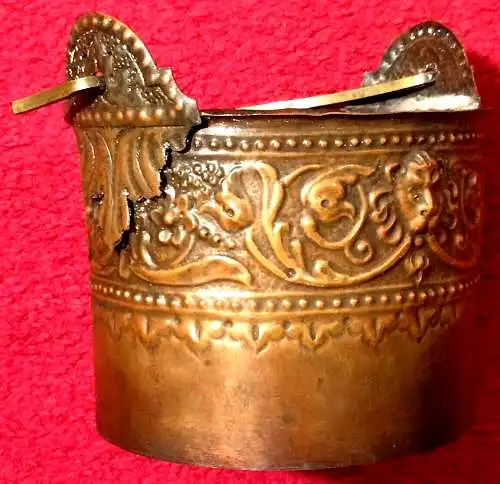 Kleiner Kupferkessel mit Henkel, gedrückter Dekor,ca. 1900